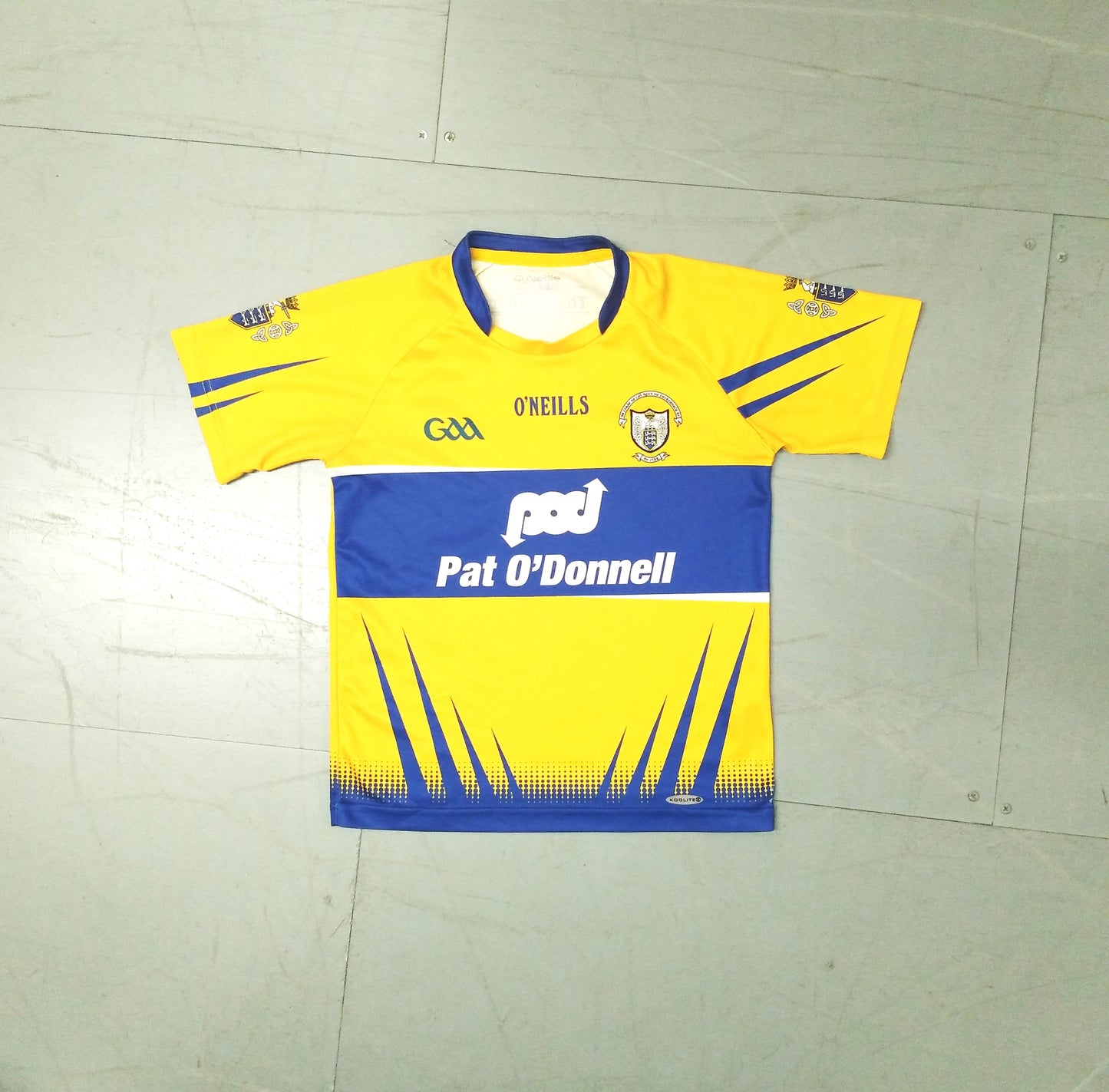 kids clare gaa jersey shirt oneills hurling gaelic football camogie childs childrens boys girls 2016 2017