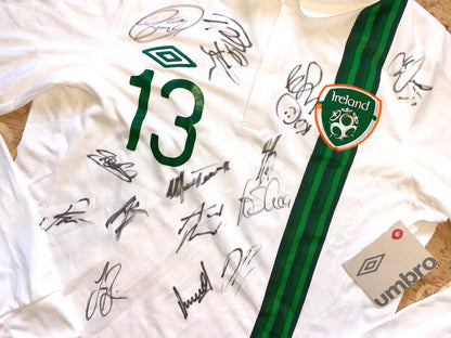 Republic of Ireland 2012 / 13 Signed Football Jersey Umbro (M) Kevin Foley #13 [Excellent]