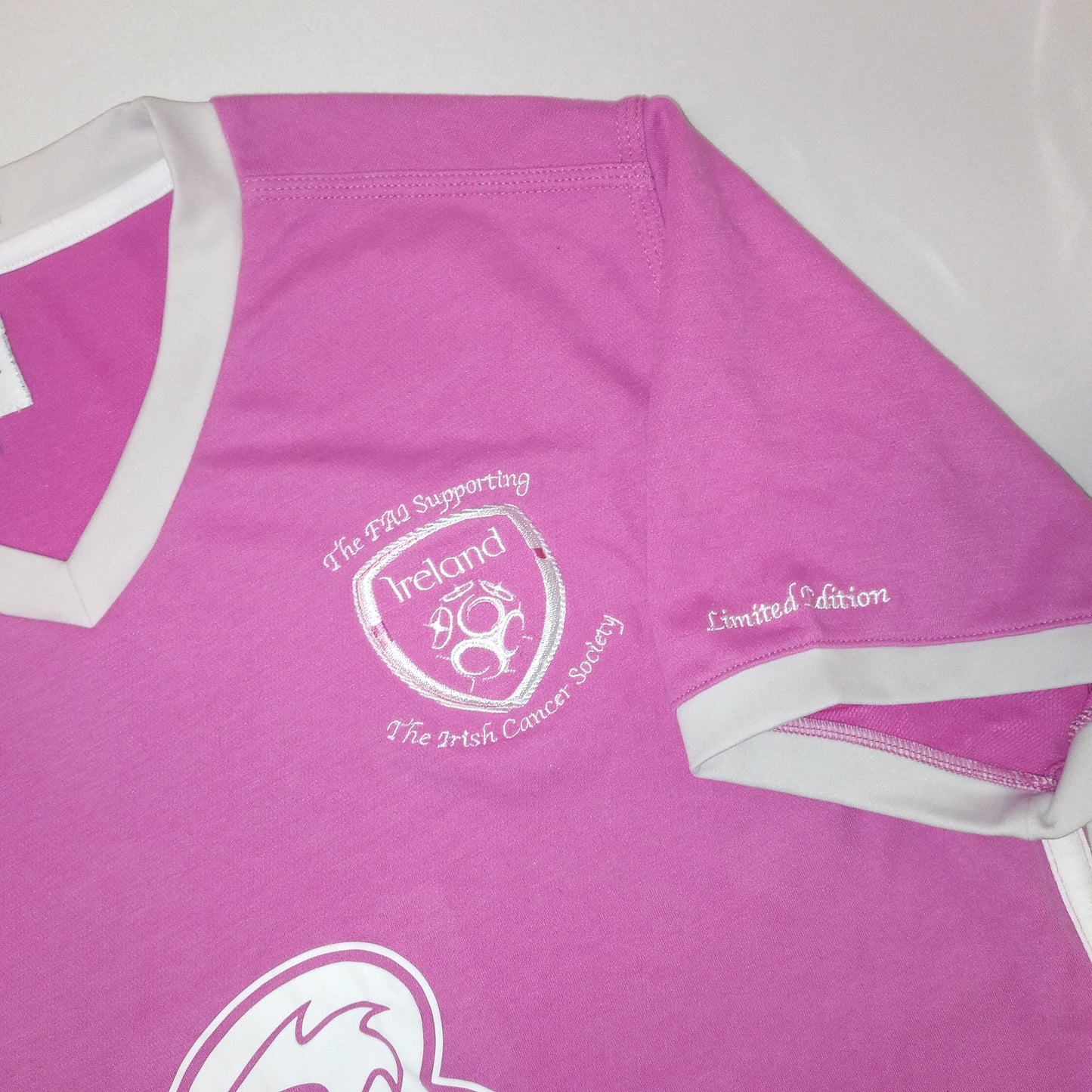 Republic of Ireland Pink 2010 Jersey Umbro (Size 14)