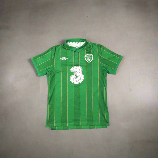 Republic of Ireland 2011 / 12 Football Jersey Umbro (M) Media 1 of 4