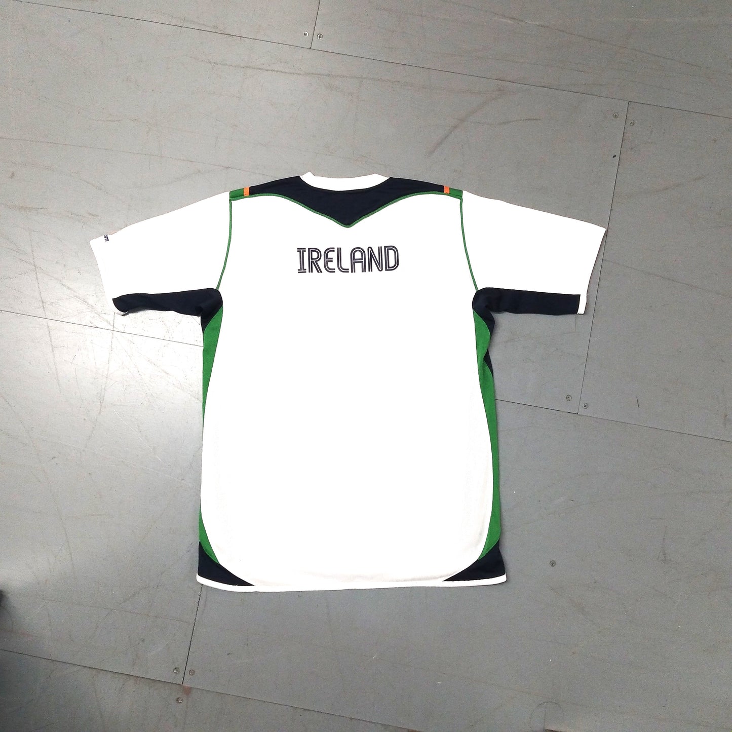 Republic of Ireland 2005 / 06 Football Jersey Umbro (L)