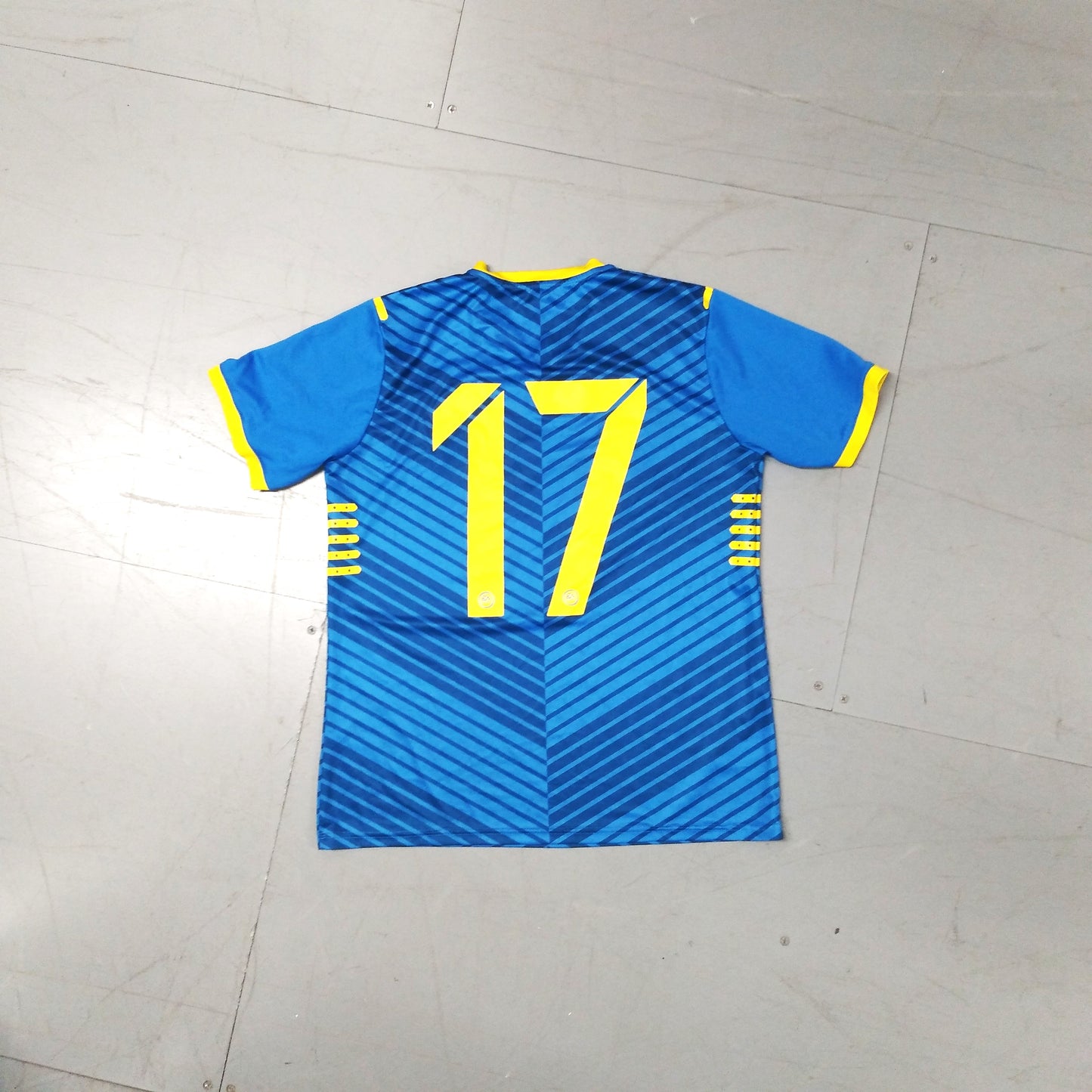 Fifa Ultimate Team  2017 / 18 Football Jersey EA Sports (L)  #17