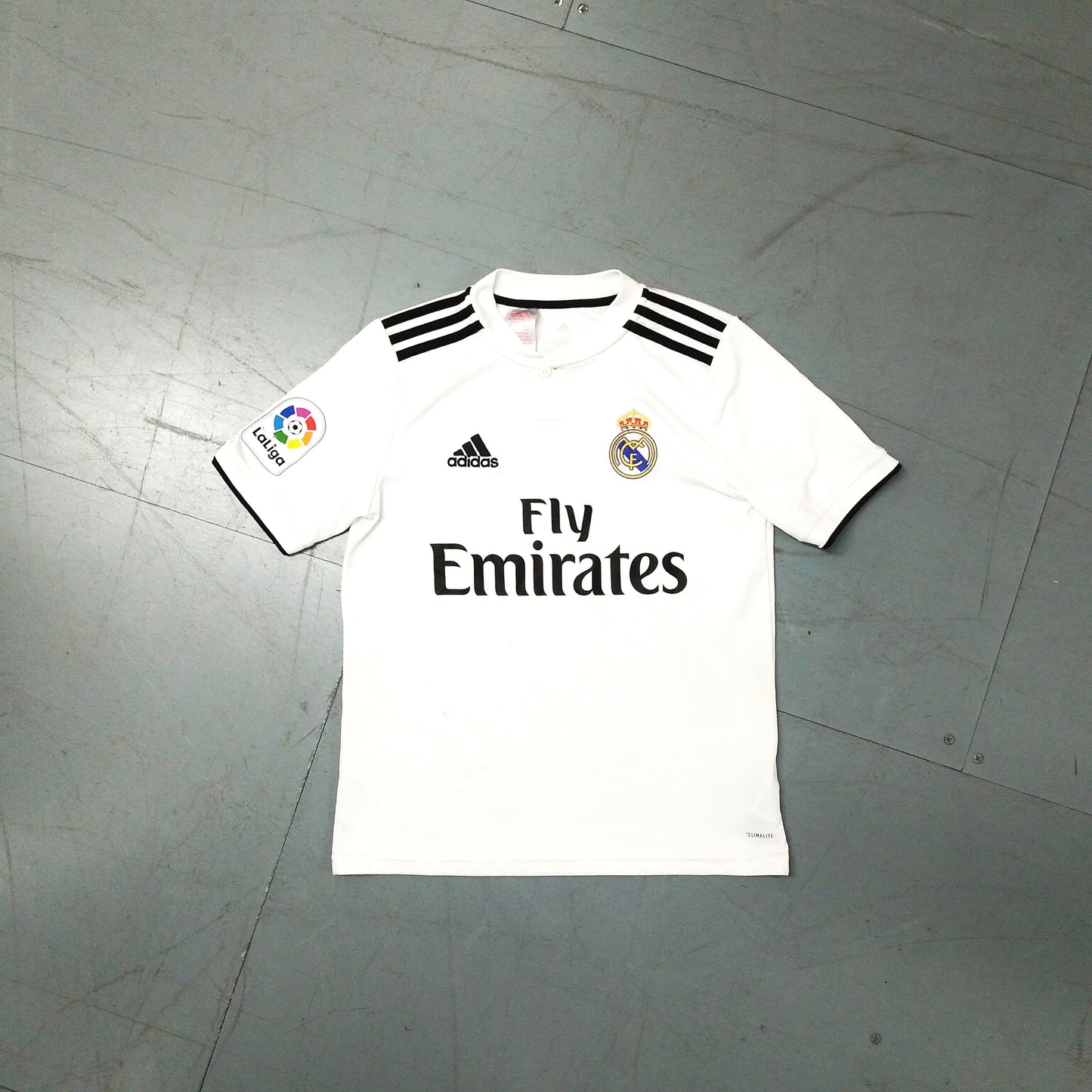 Real Madrid 2018 / 19 Football Jersey adidas (13-14 Years)   [Good]