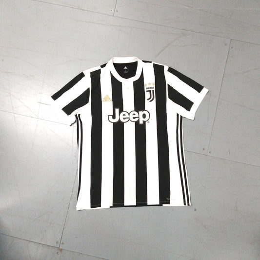 Juventus 2017 / 18 Football Jersey adidas (L)   [Very Good]