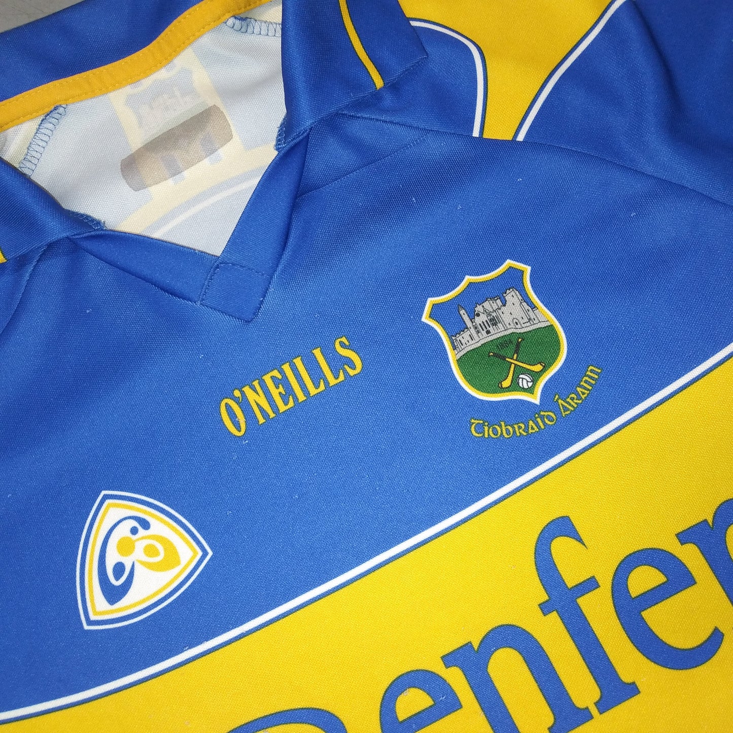 Tipperary 2008 / 09 GAA Jersey O'Neills (L)   [Average]