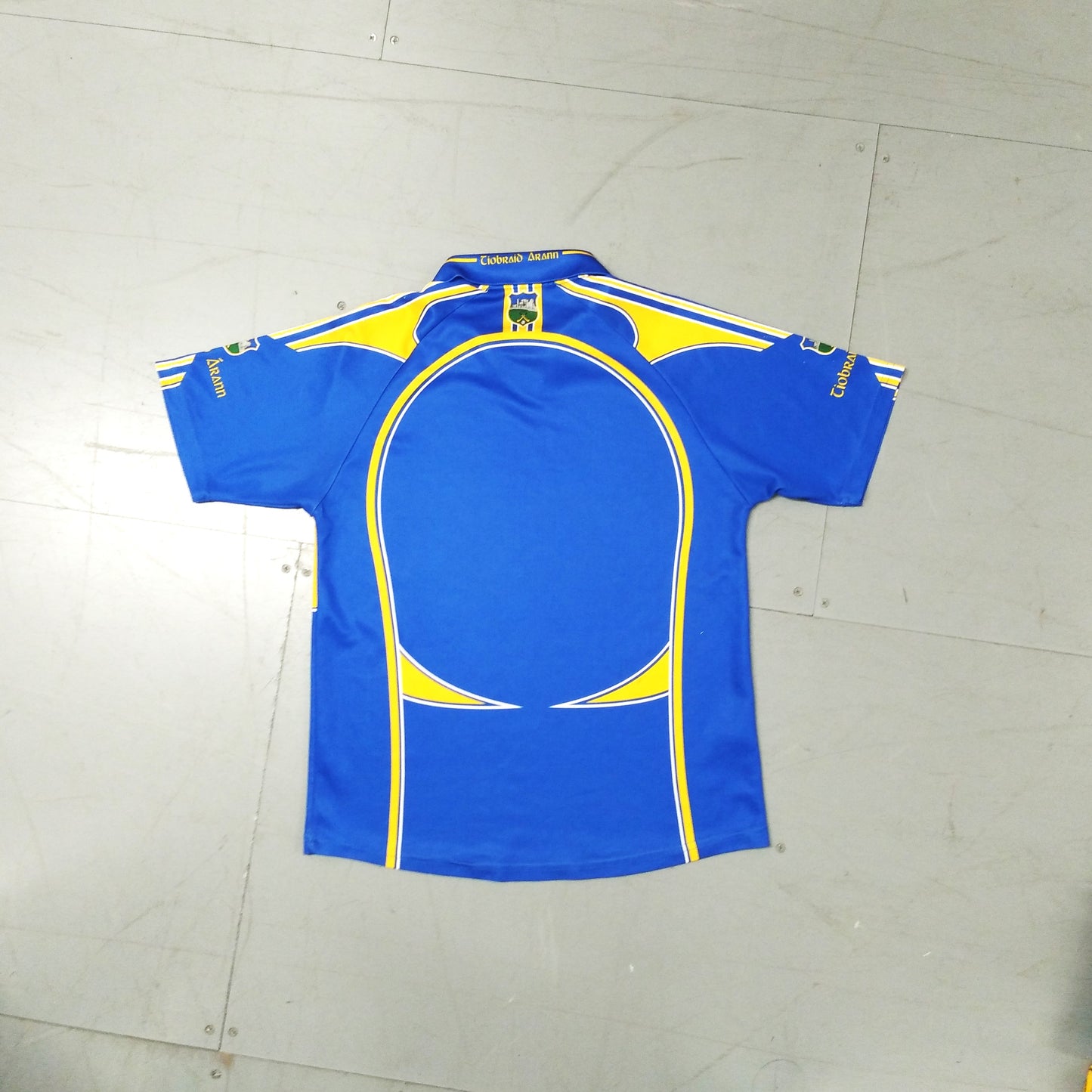 Tipperary 2008 / 09 GAA Jersey O'Neills (L)   [Average]