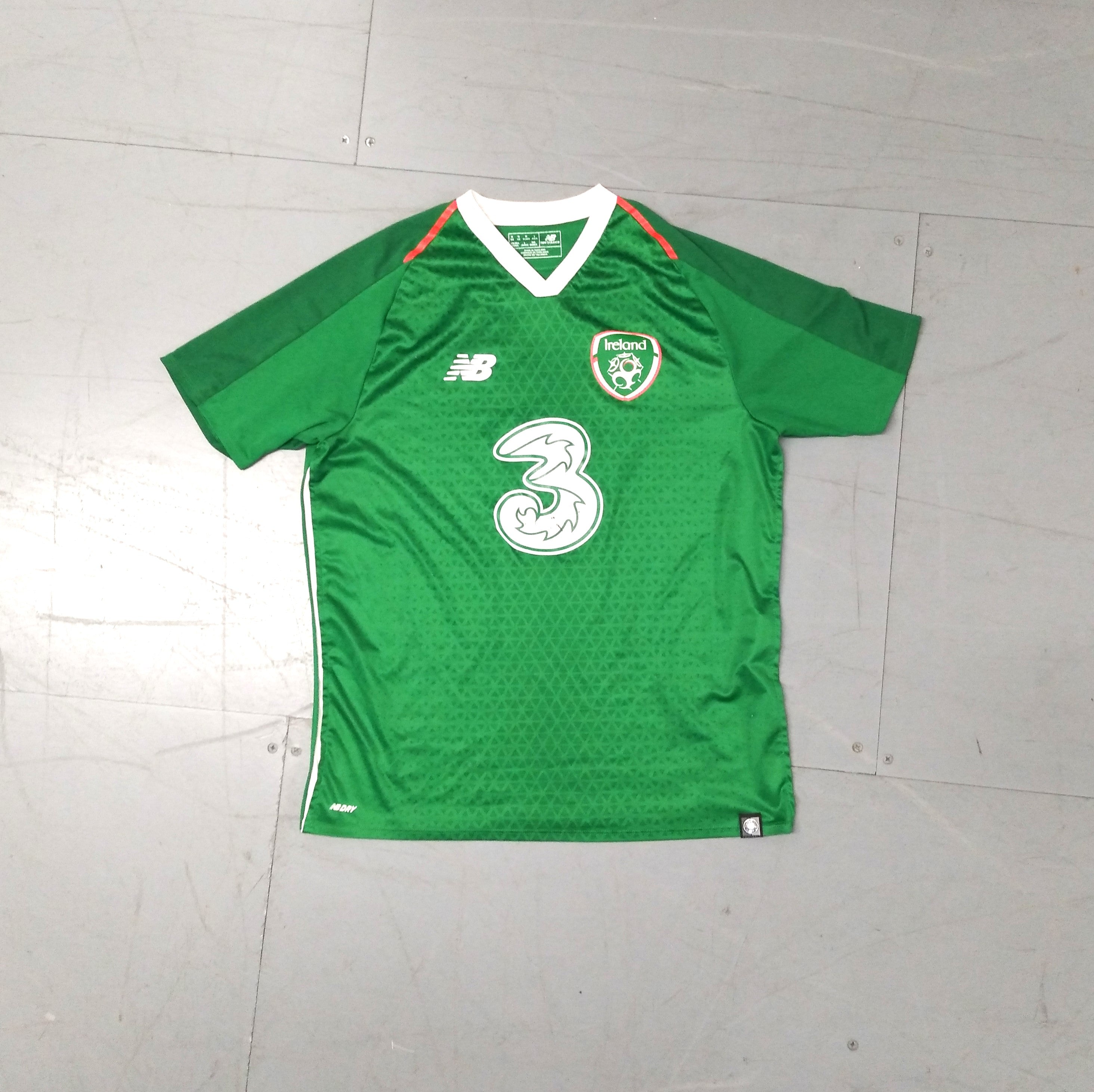 Republic of Ireland 2018 19 Football Jersey New Balance M Fair SHIRTS V SKINS