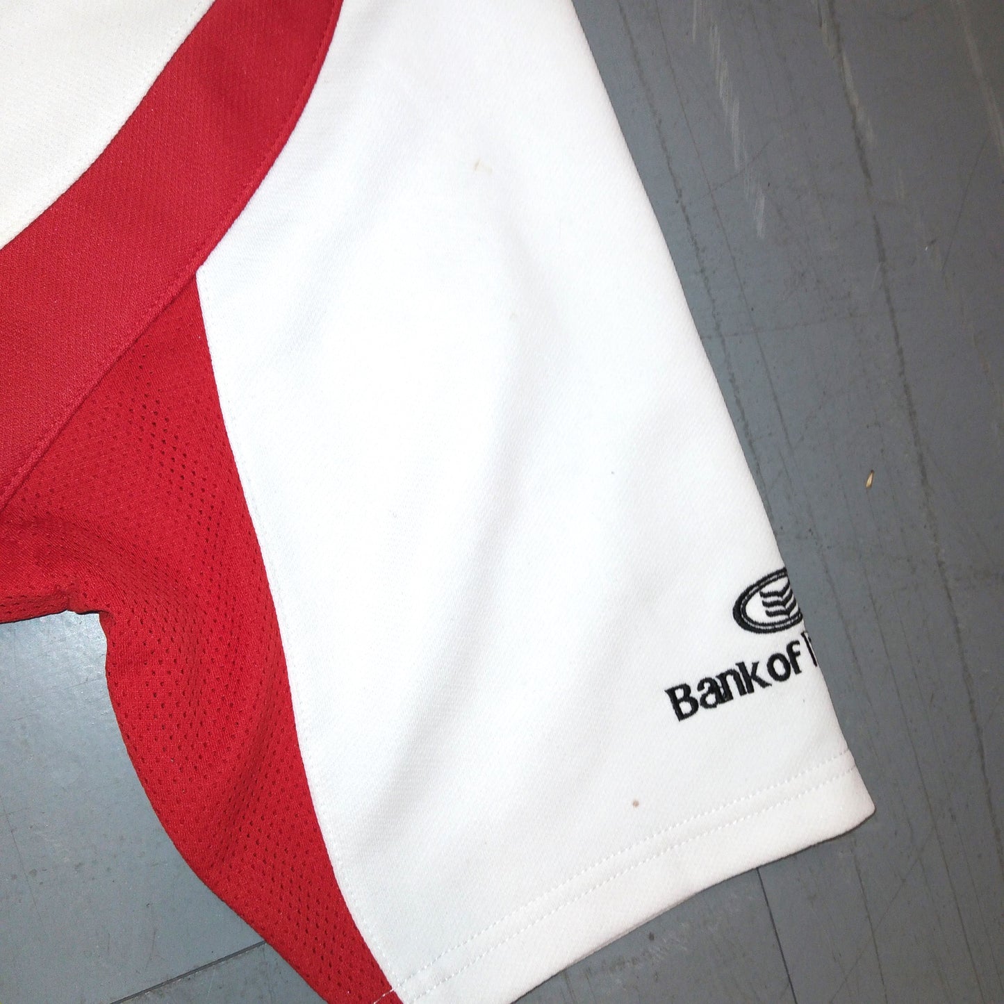 Ulster 2009 / 10 Rugby Jersey Kukri (S)   [Fair]