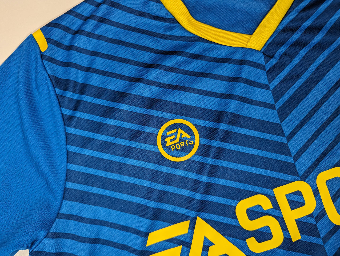 FIFA Ultimate Team EA Sports Football Jersey 2017 (M) [Fair]