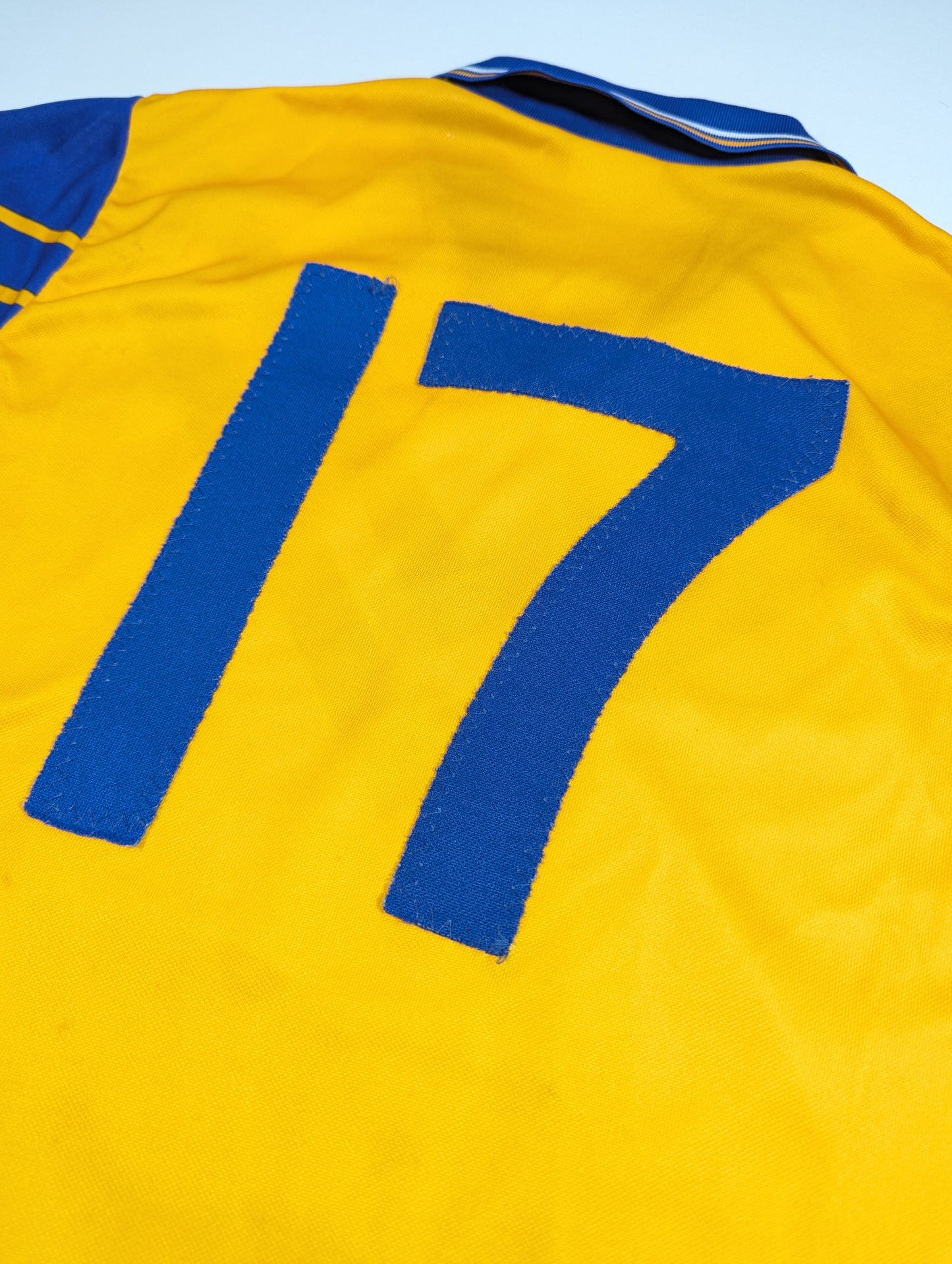 Na Fianna O'Neills GAA Jersey 2001 #17  (S) [Very Good]