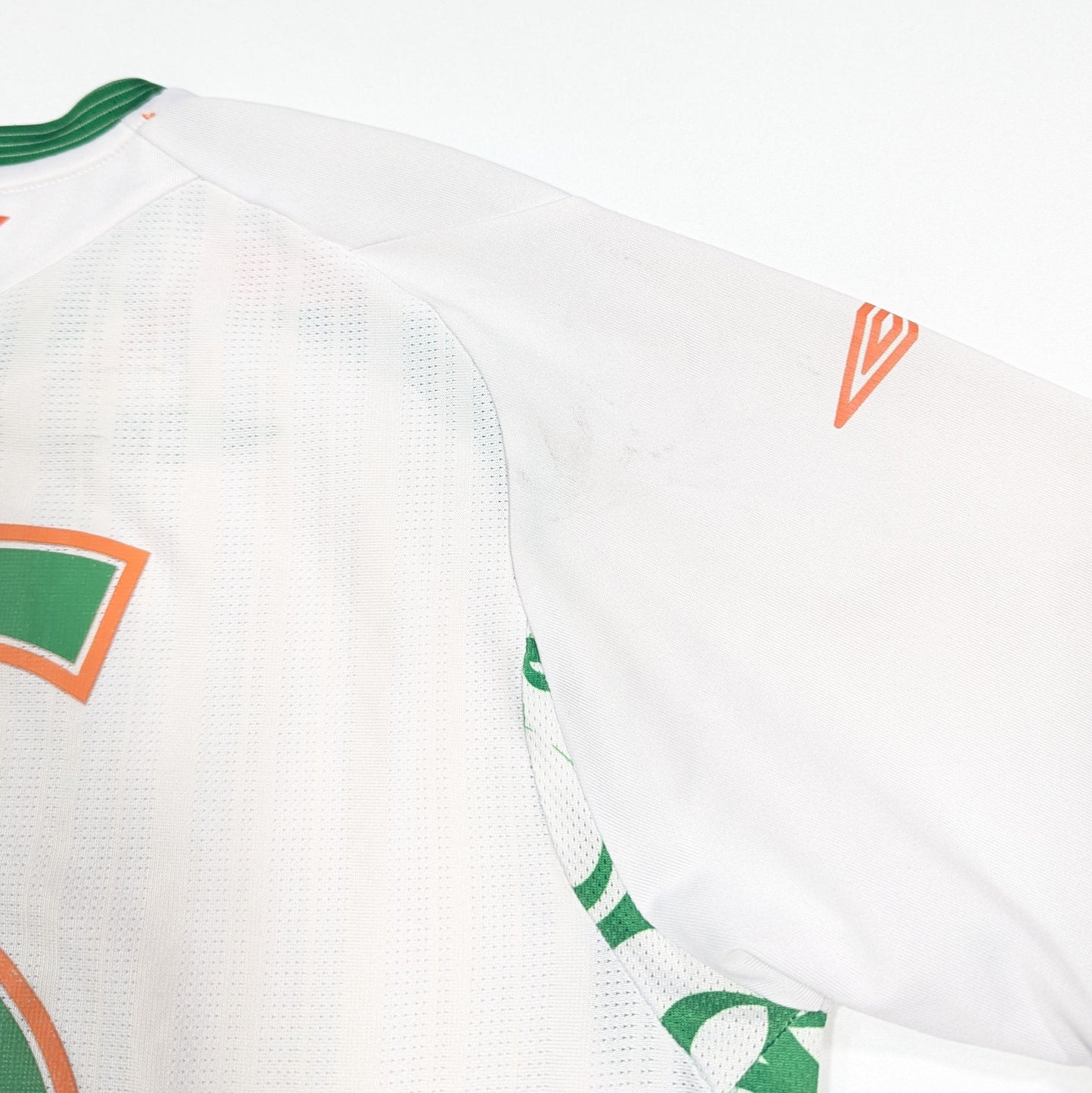 Republic of Ireland Umbro Football Jersey 2007 #6  (Size 14) [Average]