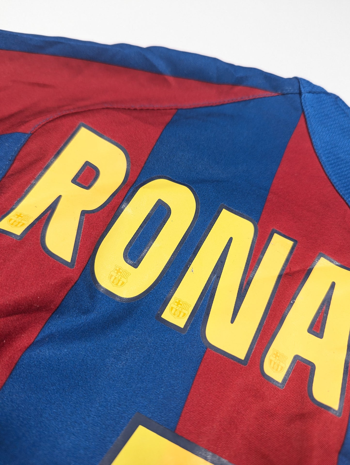 Barcelona Nike Football Jersey 2005 Ronaldinho  #10  (S) [Fair]
