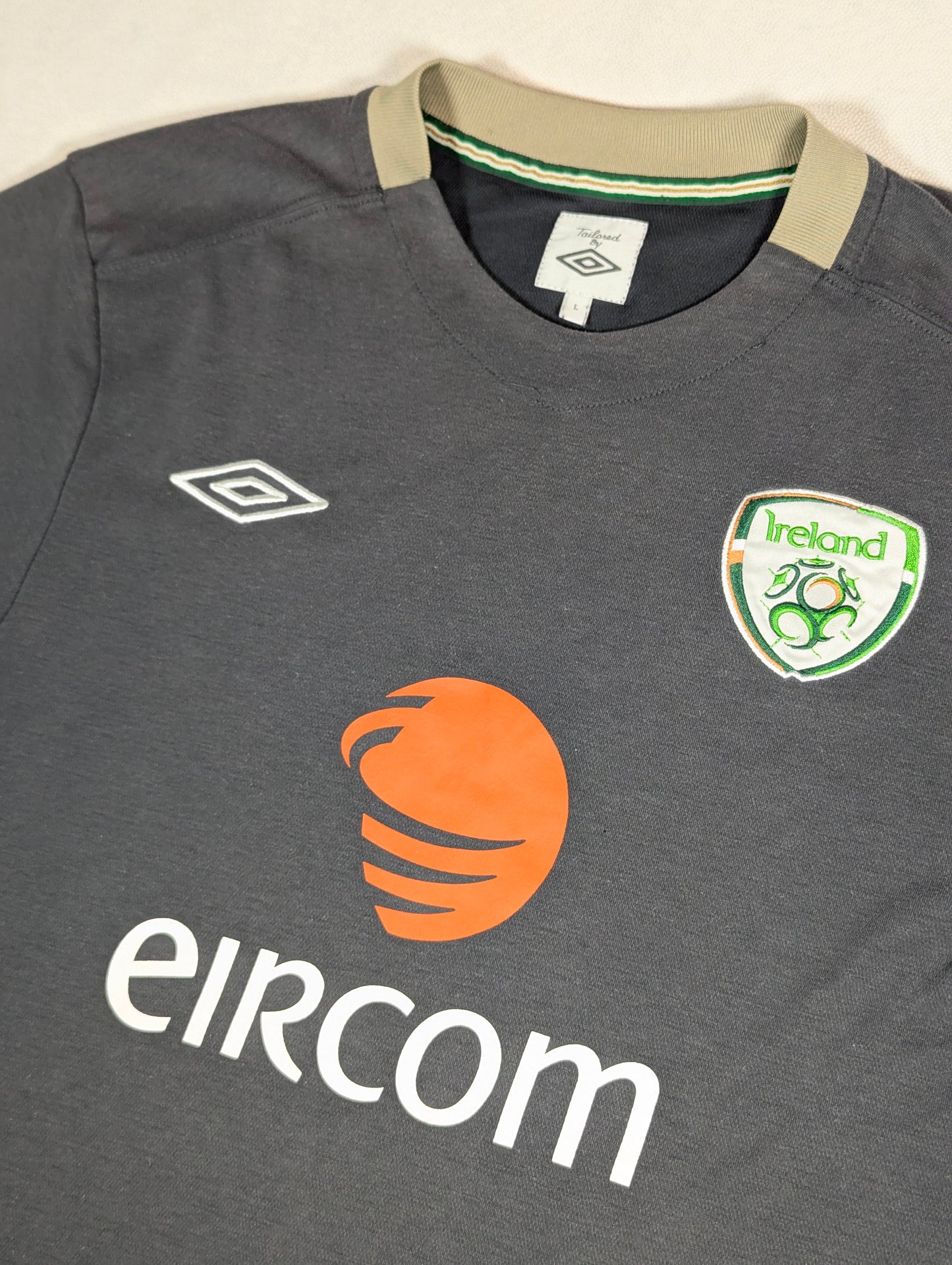 Republic of Ireland Player Issue Umbro Football T-Shirt 2010 (L) [Fair]