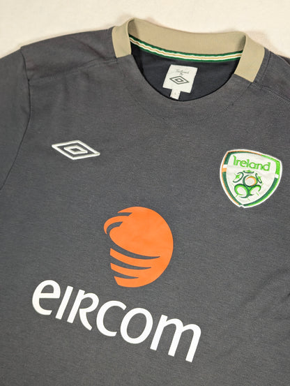 Republic of Ireland Player Issue Umbro Football T-Shirt 2010 (L) [Fair]