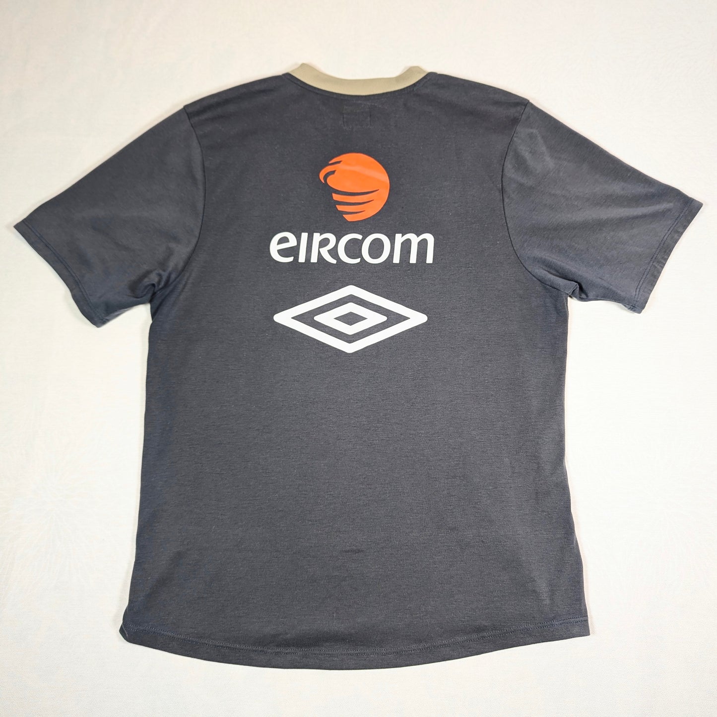 Republic of Ireland Player Issue Umbro Football T-Shirt 2010 (L) [Fair]