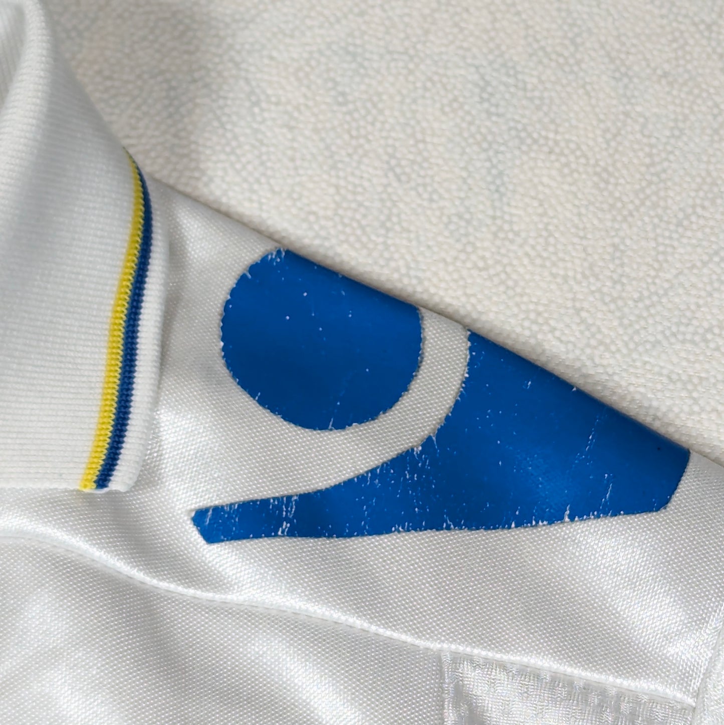 Leeds Macron Football Jersey 2011 (M) [Average]