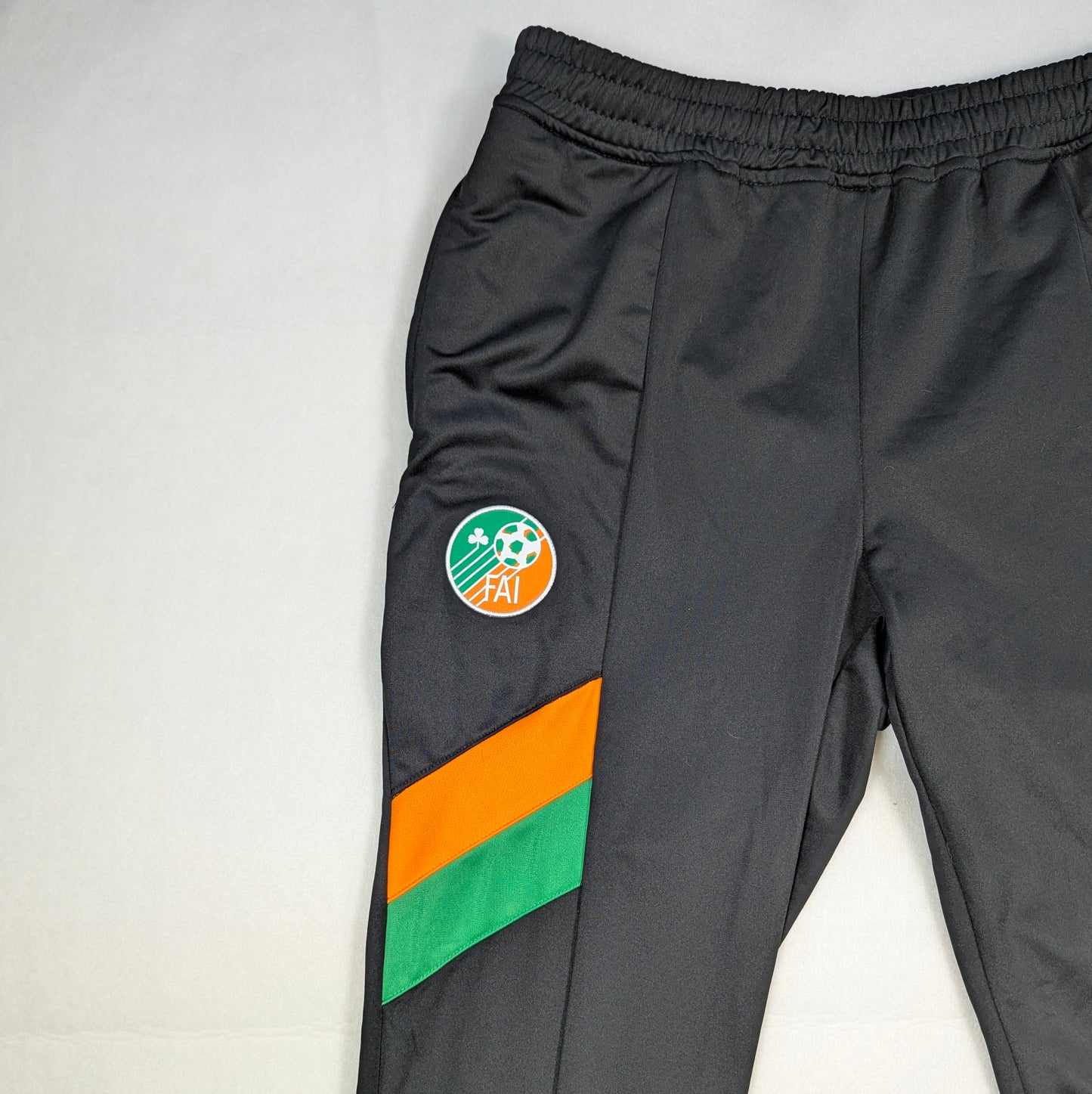 Republic of Ireland Umbro Football Bottoms 2018 (L) [Very Good]
