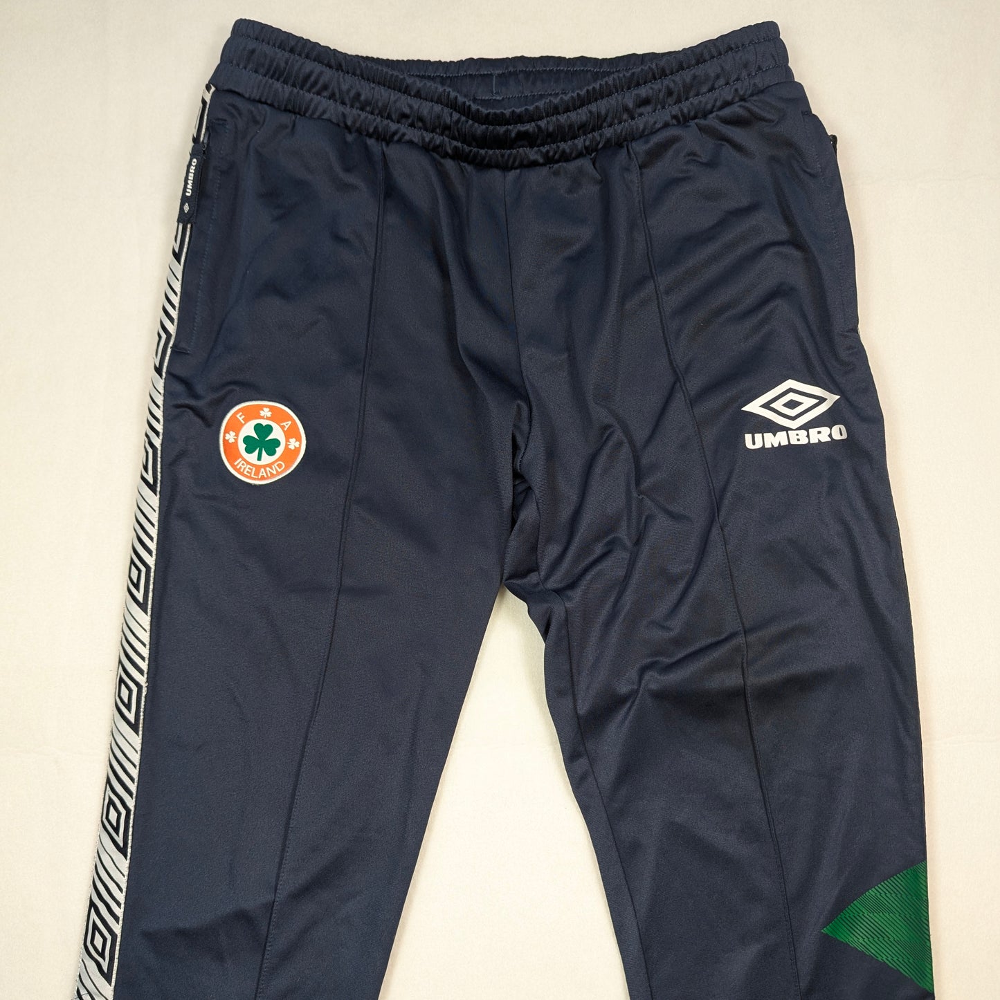 Republic of Ireland Umbro Football Bottoms 2021 (L) [Very Good]