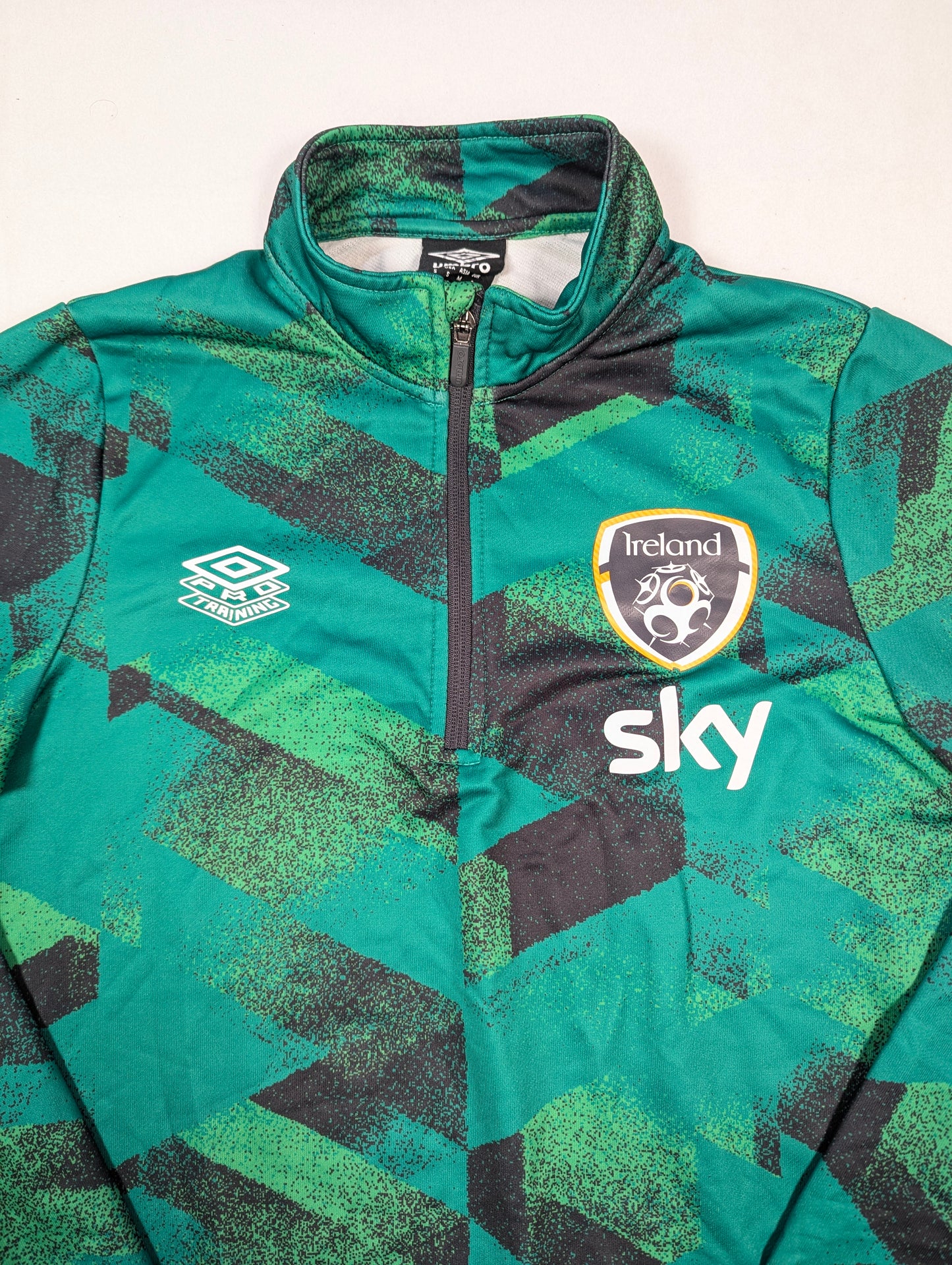 Republic of Ireland Player Issue Umbro Football Sweatshirt 2021 (S) [Very Good]