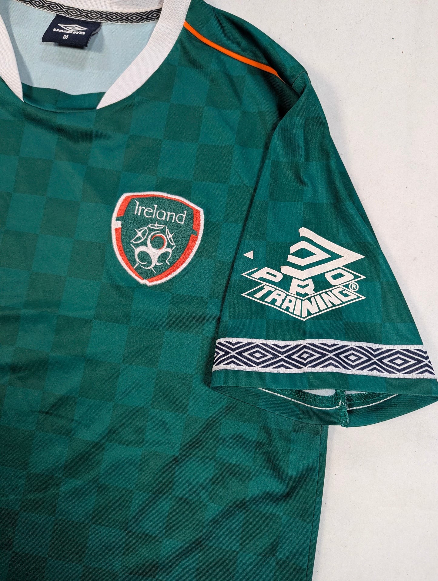 Republic of Ireland Umbro Football Jersey 2020 (M) [Fair]