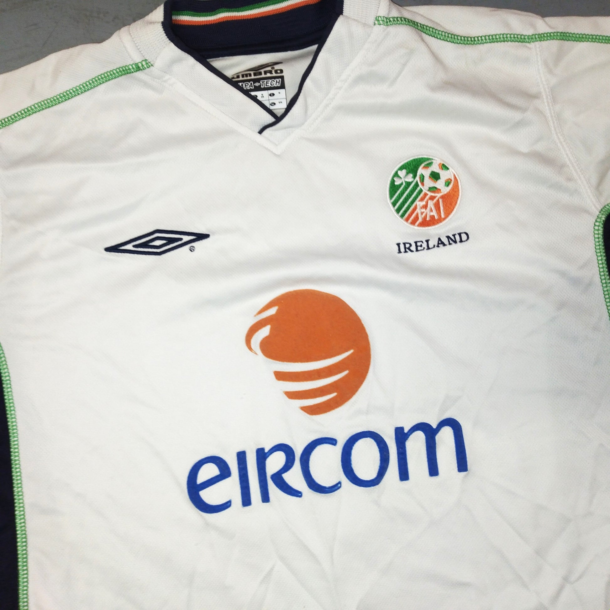 Republic of Ireland Football  Short Sleeve  Away  Jersey  2002 / 03  Umbro     Unisex Adults       Eircom  Republic of ireland Eire Irish Vintage retro world cup european championshop COYBIG COYGIG   SHIRTS V SKINS   