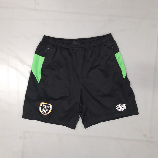 Republic of Ireland Football    Training  Shorts  2021 / 22  Umbro     Unisex Adults         Republic of ireland Eire Irish Vintage retro world cup european championshop COYBIG COYGIG   SHIRTS V SKINS   