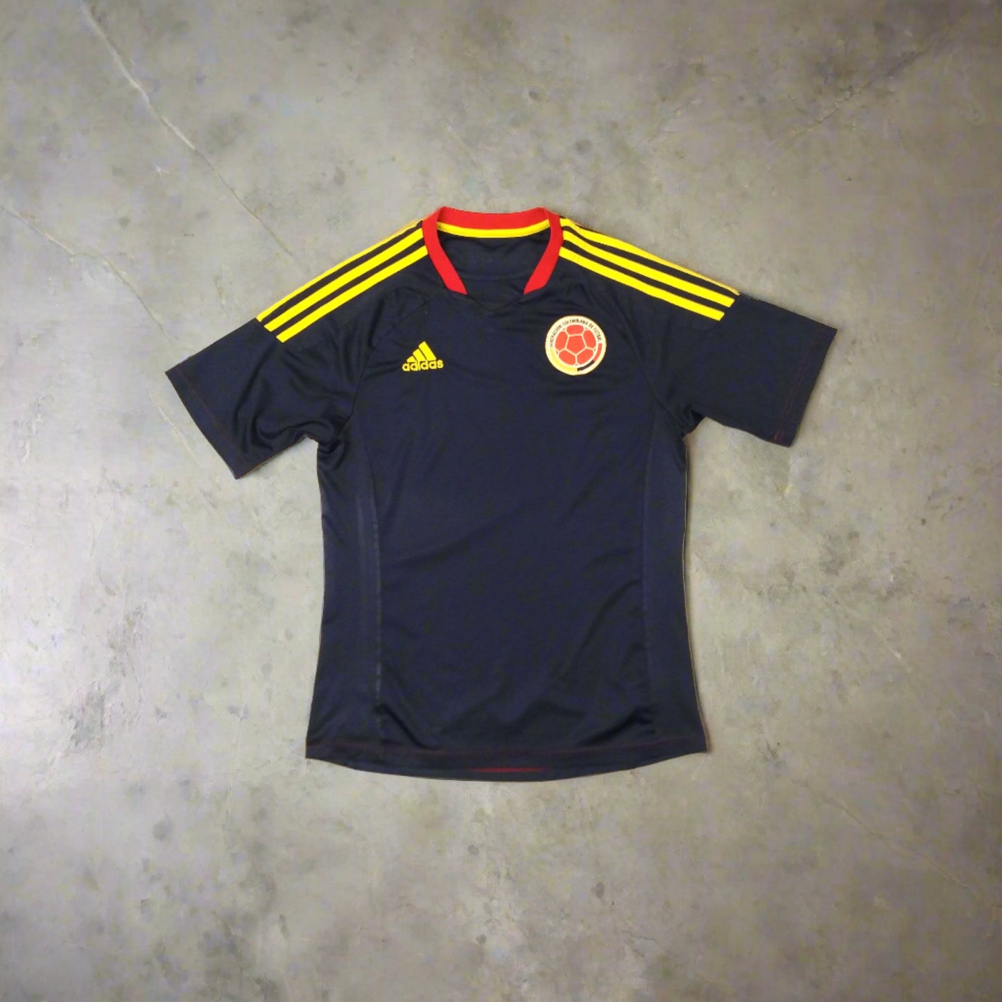 Colombia 2012 / 13 Football Jersey adidas (S)   [Very Good]