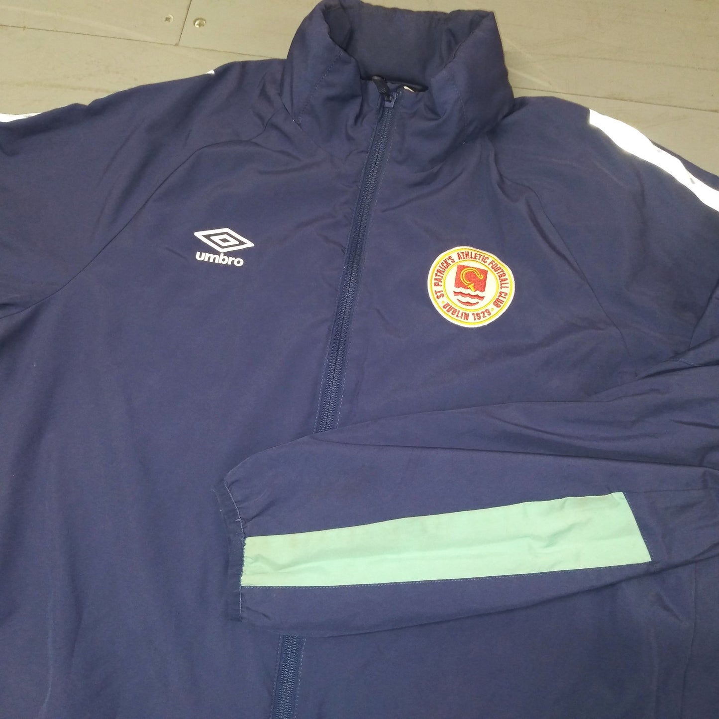 St Patricks Athletic 2017 / 18 Football Jacket Umbro (M)   [Very Good]