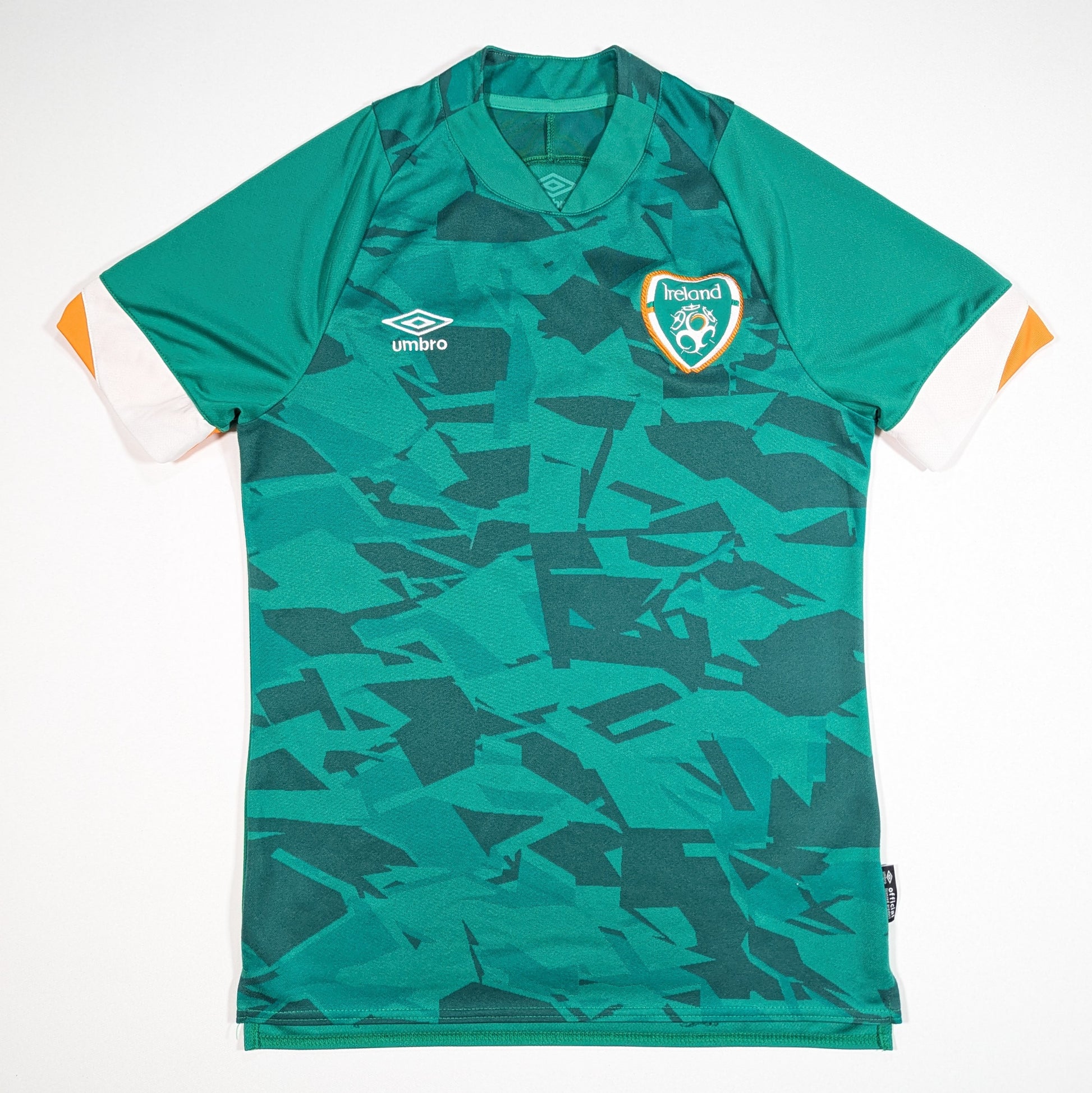 republic of ireland jersey 2022 sponsorless umbro  n/a svs2944