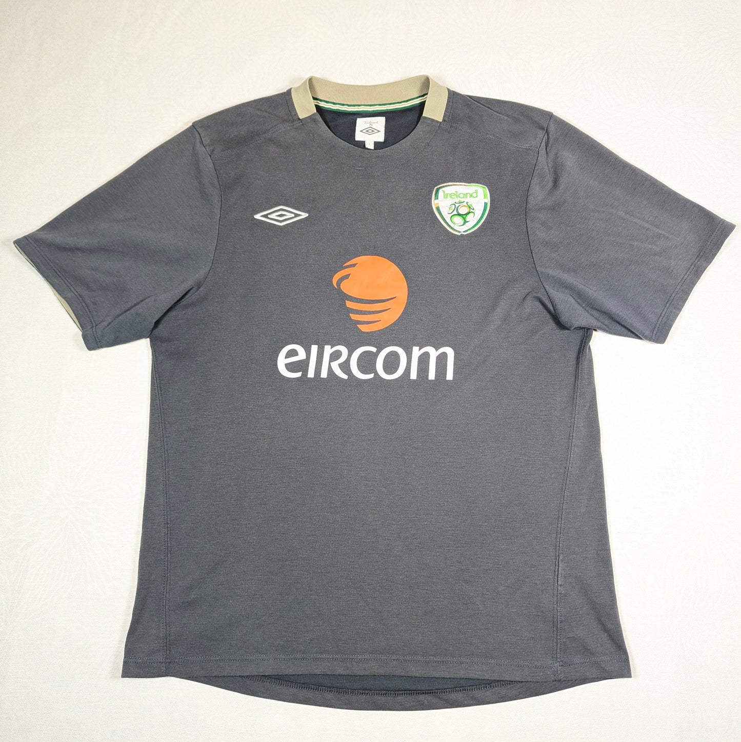 republic of ireland t shirt 2010 eircom umbro   svs3522