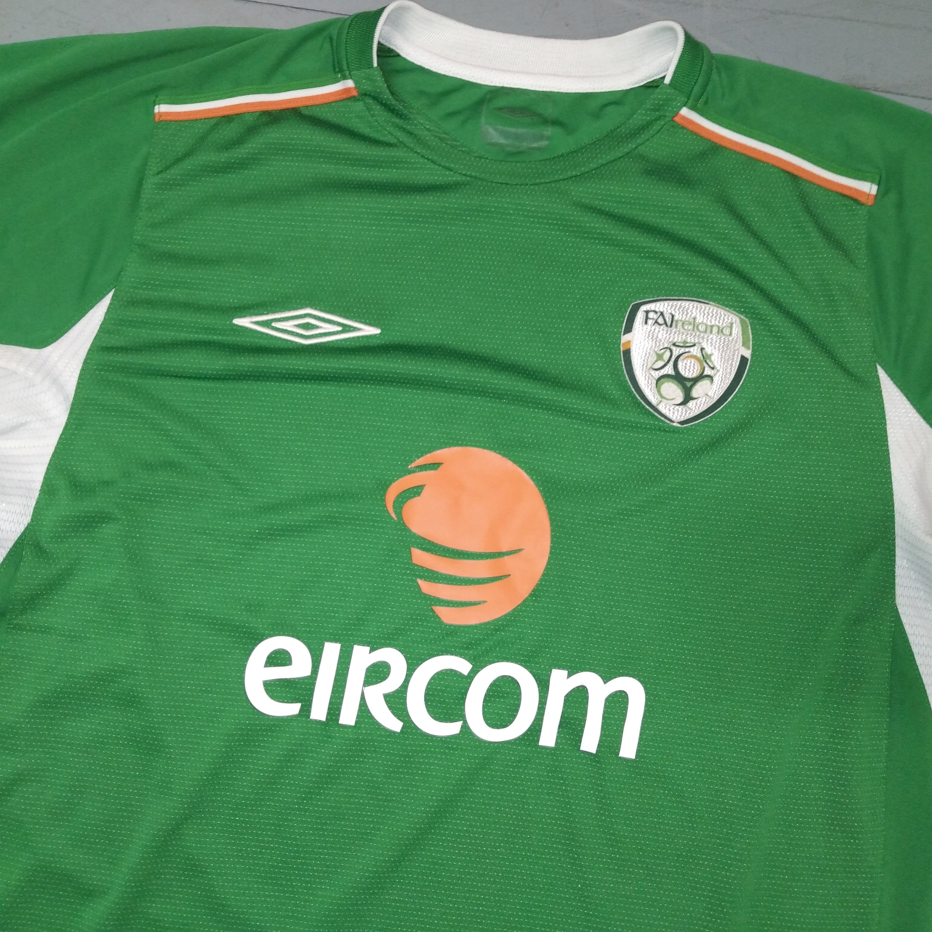 Republic of Ireland 2004 / 05 Football Jersey Umbro (M