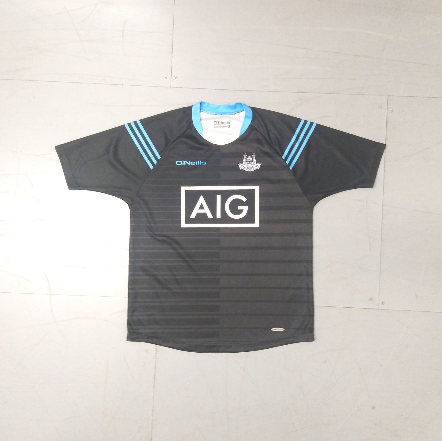 Dublin GAA  Short Sleeve  Training  Jersey  2017 / 18  O'Neills     Unisex Adults       AIG  Leinster All Ireland Croke park  SHIRTS V SKINS   