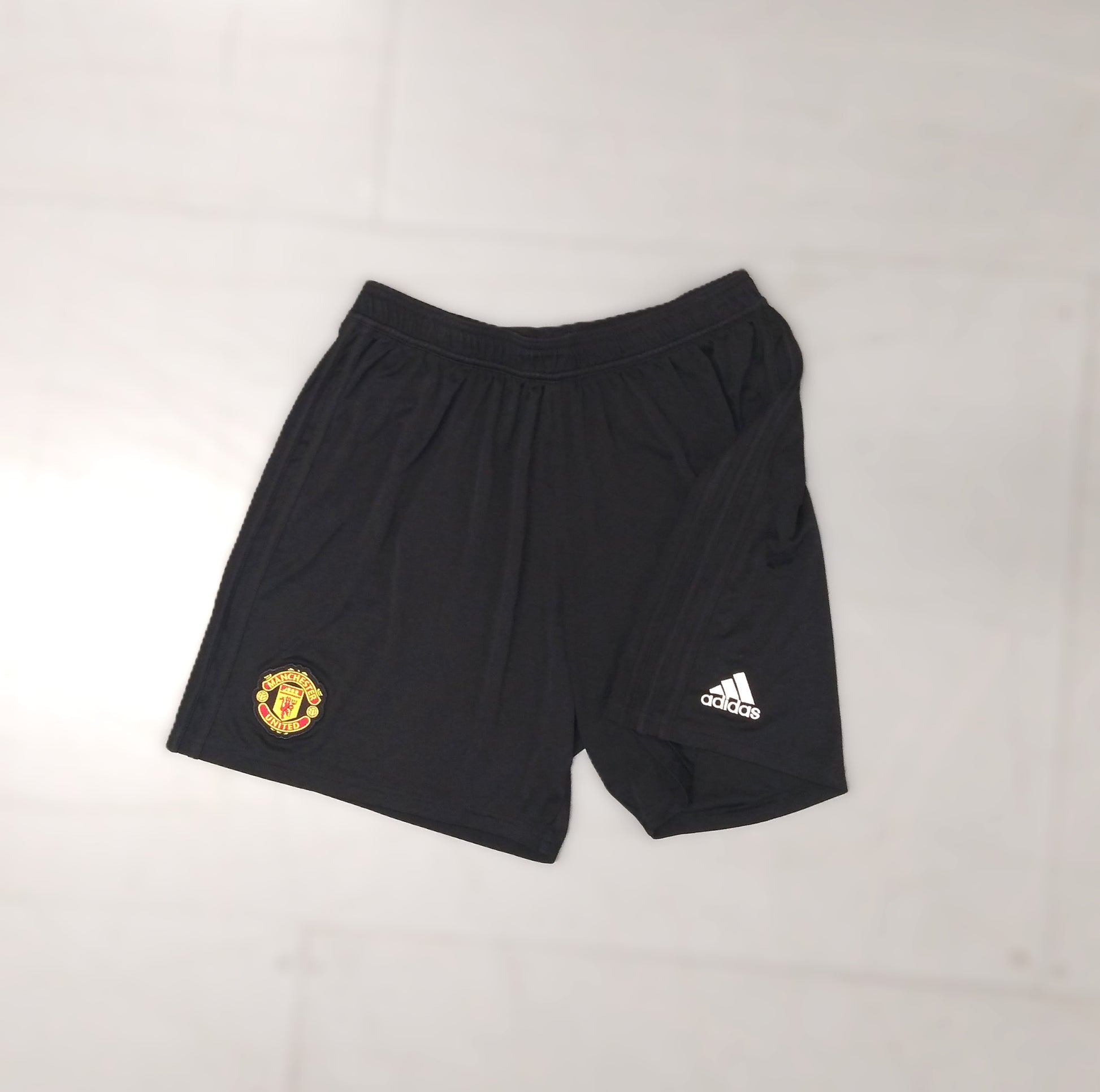 Manchester United Football    Home  Shorts  2018 / 19  adidas     Unisex Adults         Manchester United Man Utd Red Devils Premier League old trafford vintage retro  SHIRTS V SKINS   