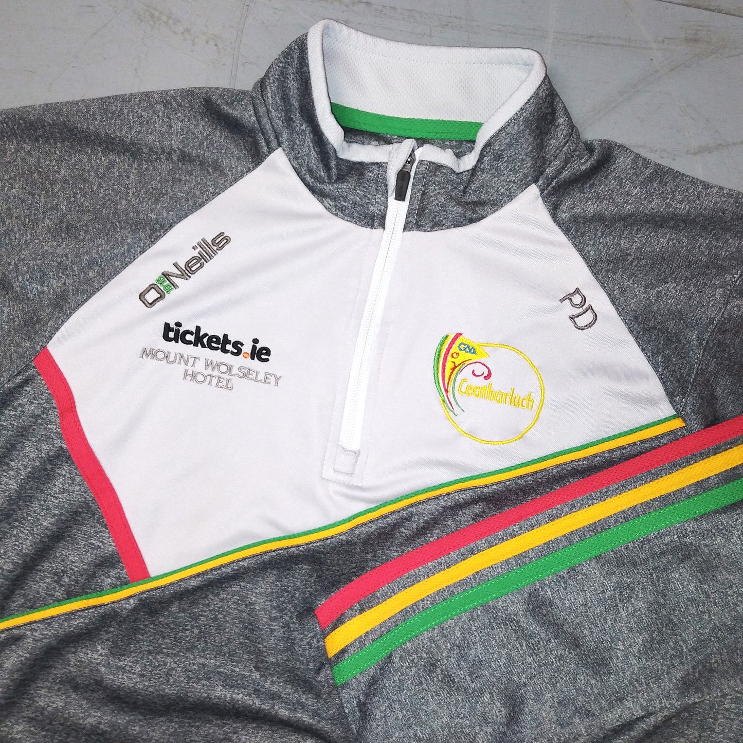 Carlow GAA  Long Sleeve  Training  Sweatshirt  2017 / 18  O'Neills  Player Issue   Unisex Adults       Tickets.ie Mount Wolseley Hotel  paul doyle carlow ceatharlach hurling gaelic games football   SHIRTS V SKINS   