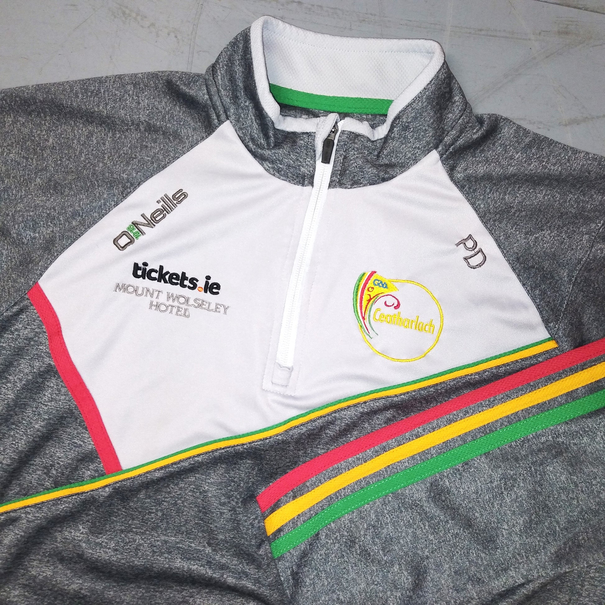 Carlow GAA  Long Sleeve  Training  Sweatshirt  2017 / 18  O'Neills  Player Issue   Unisex Adults       Tickets.ie Mount Wolseley Hotel  paul doyle carlow ceatharlach hurling gaelic games football   SHIRTS V SKINS   