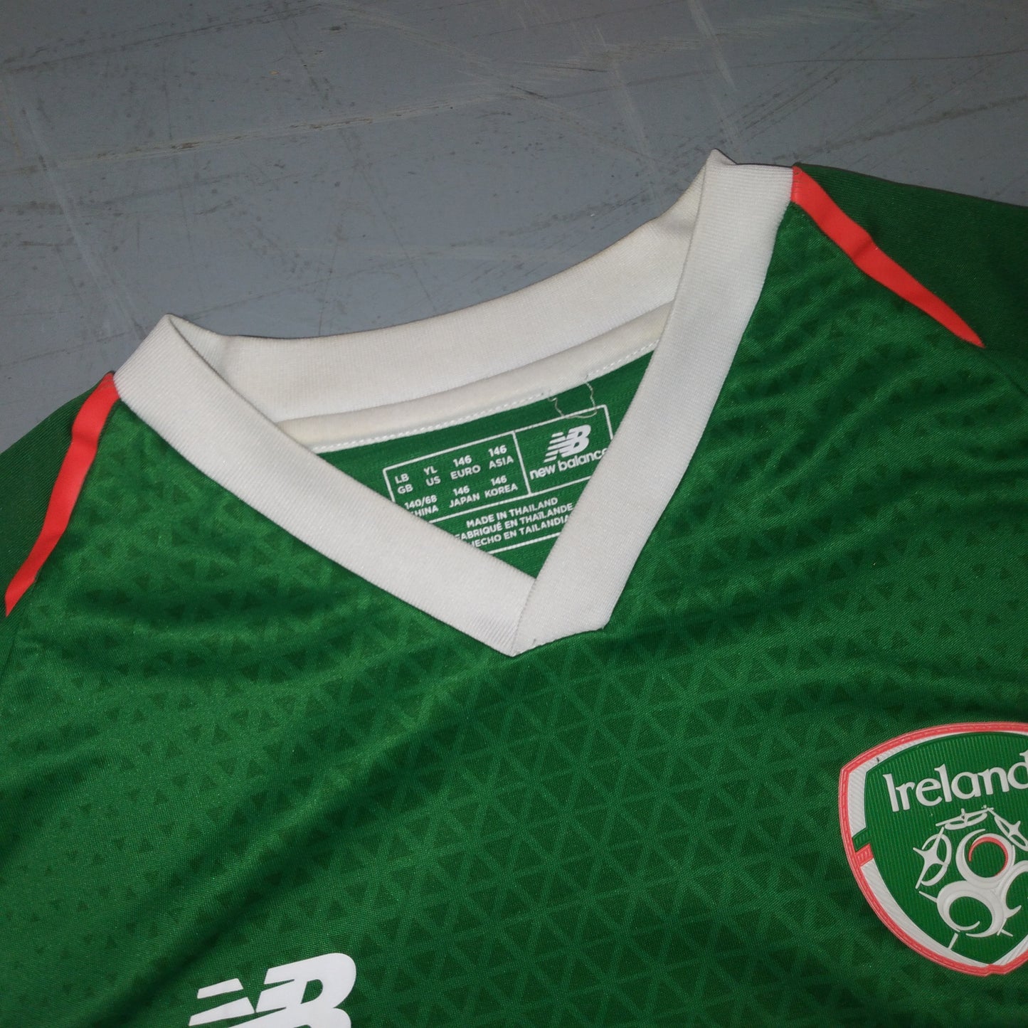 Ireland 2018 / 19 Football Jersey New Balance (11-12 Years)   [Fair]