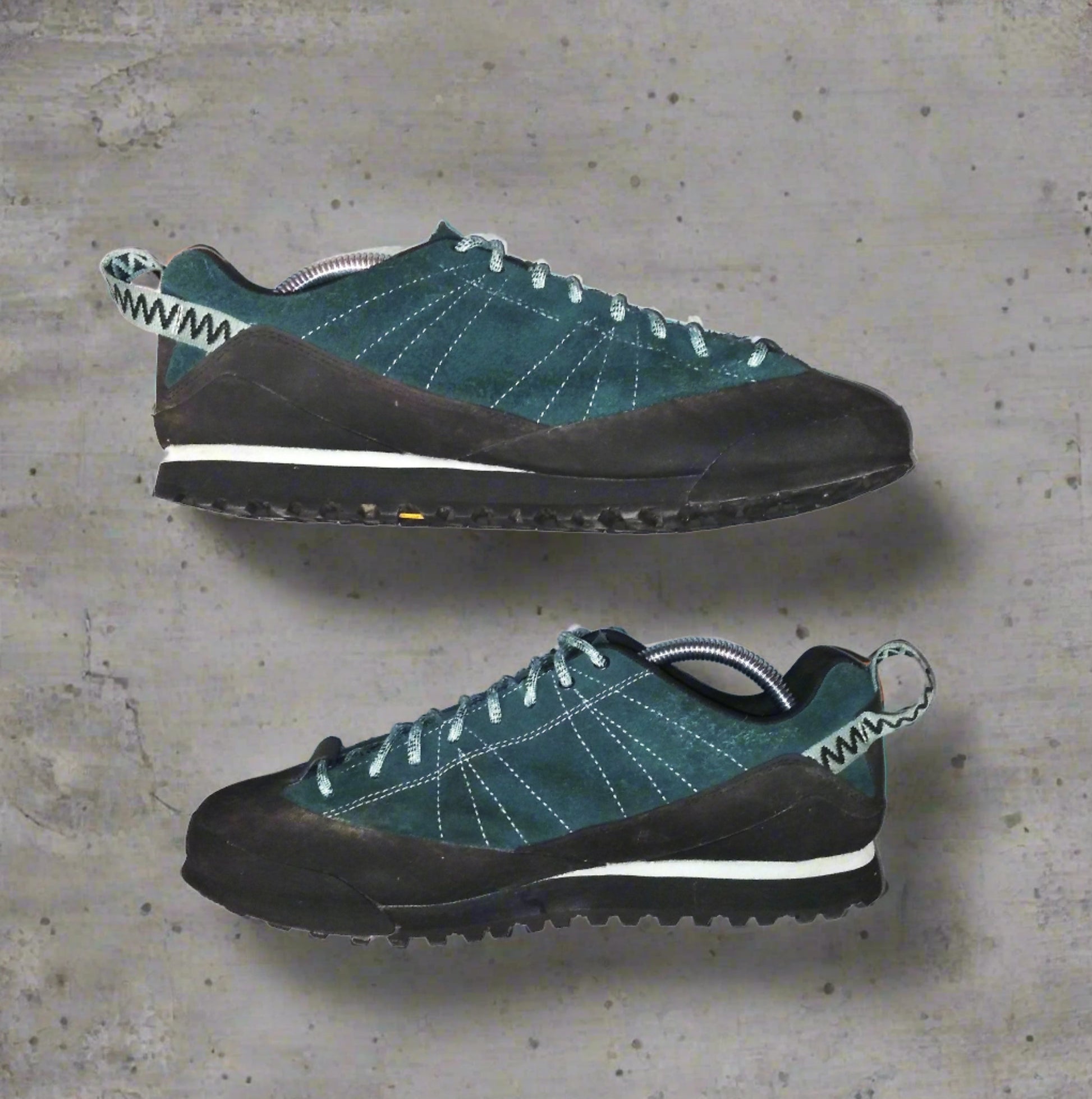 Merrell Catalyst Suede Outdoor    Casual  Shoes  2020s  Merrell     Unisex Adults         SHIRTS V SKINS   