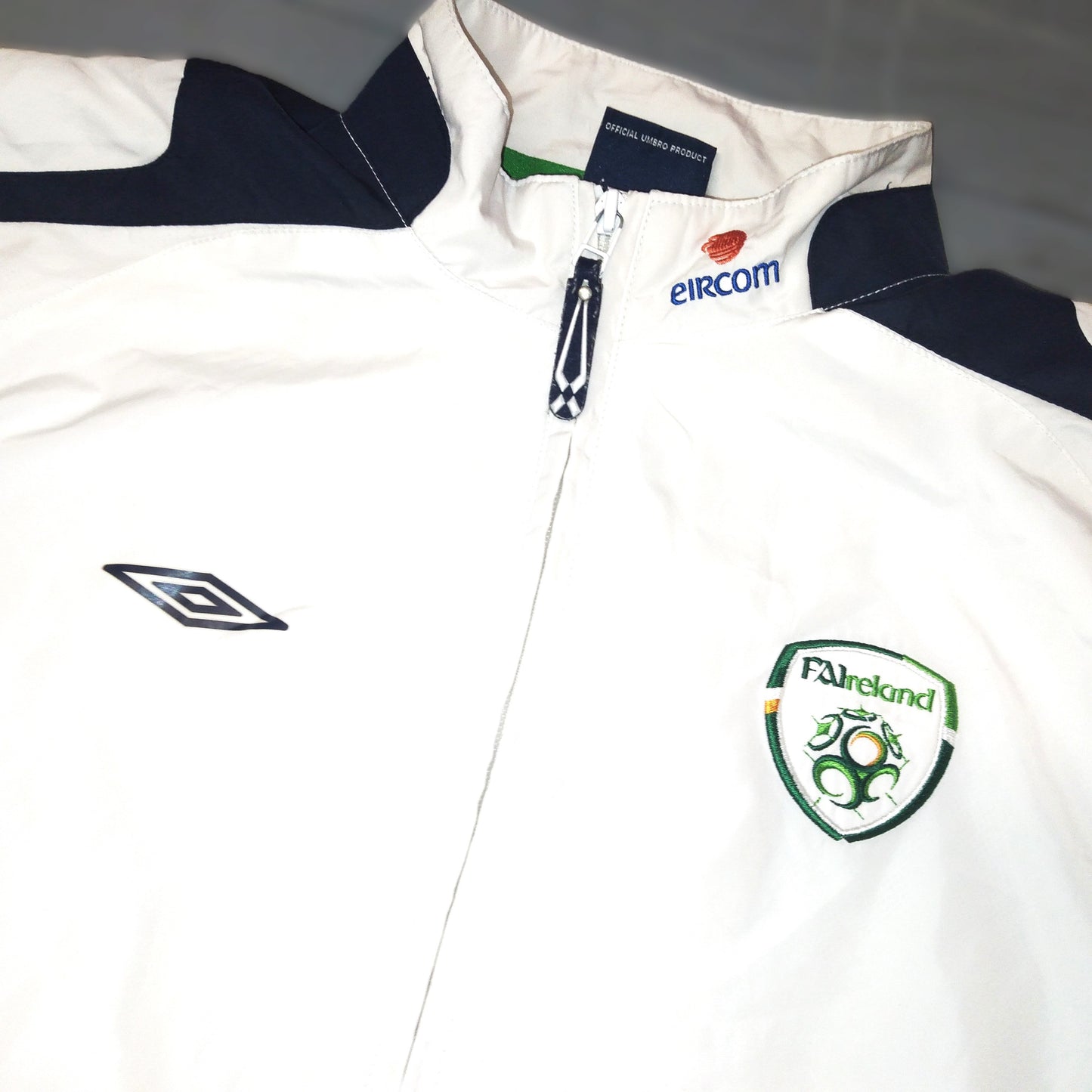 Republic of Ireland 2005 / 06 Football Jacket Umbro (M) Player Issue  [Very Good]