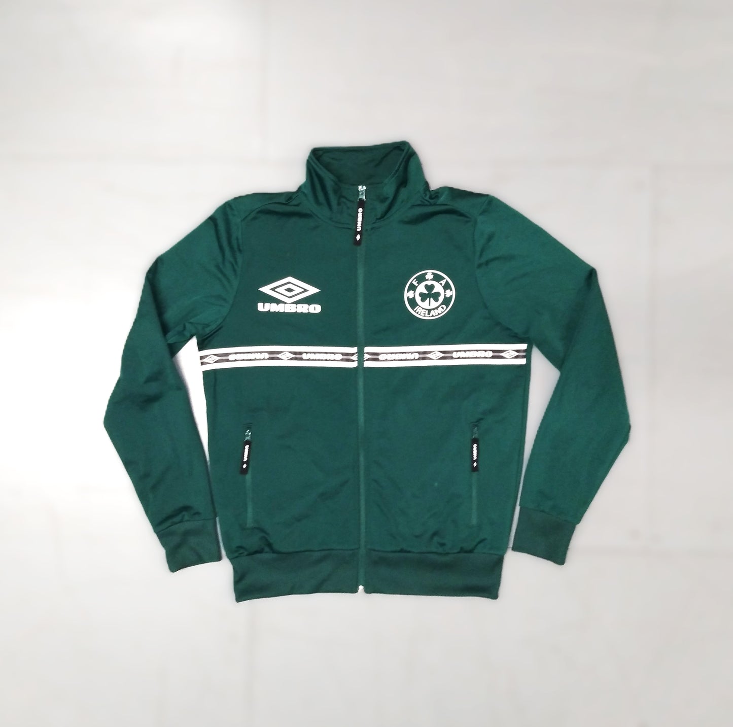 Republic of Ireland Football  Long Sleeve  Casual  Jacket  2021 / 22  Umbro     Unisex Adults         Republic of ireland Eire Irish Vintage retro world cup european championshop COYBIG COYGIG   SHIRTS V SKINS   